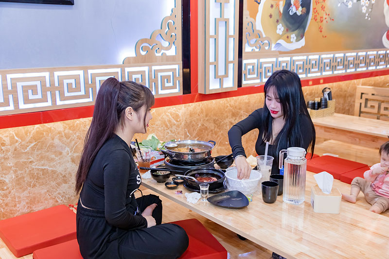 Khch hng mỳ cay Seouly
