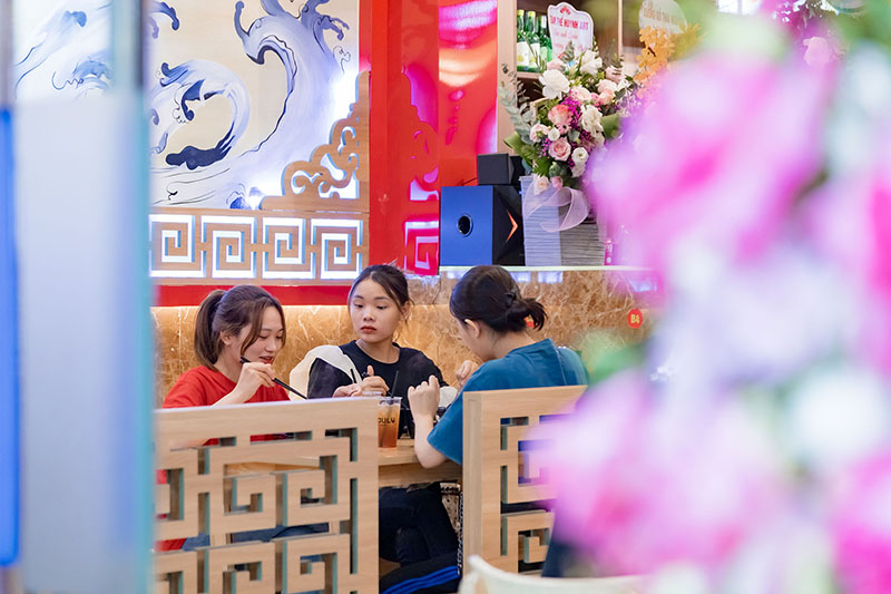 Khch hng mỳ cay Seouly