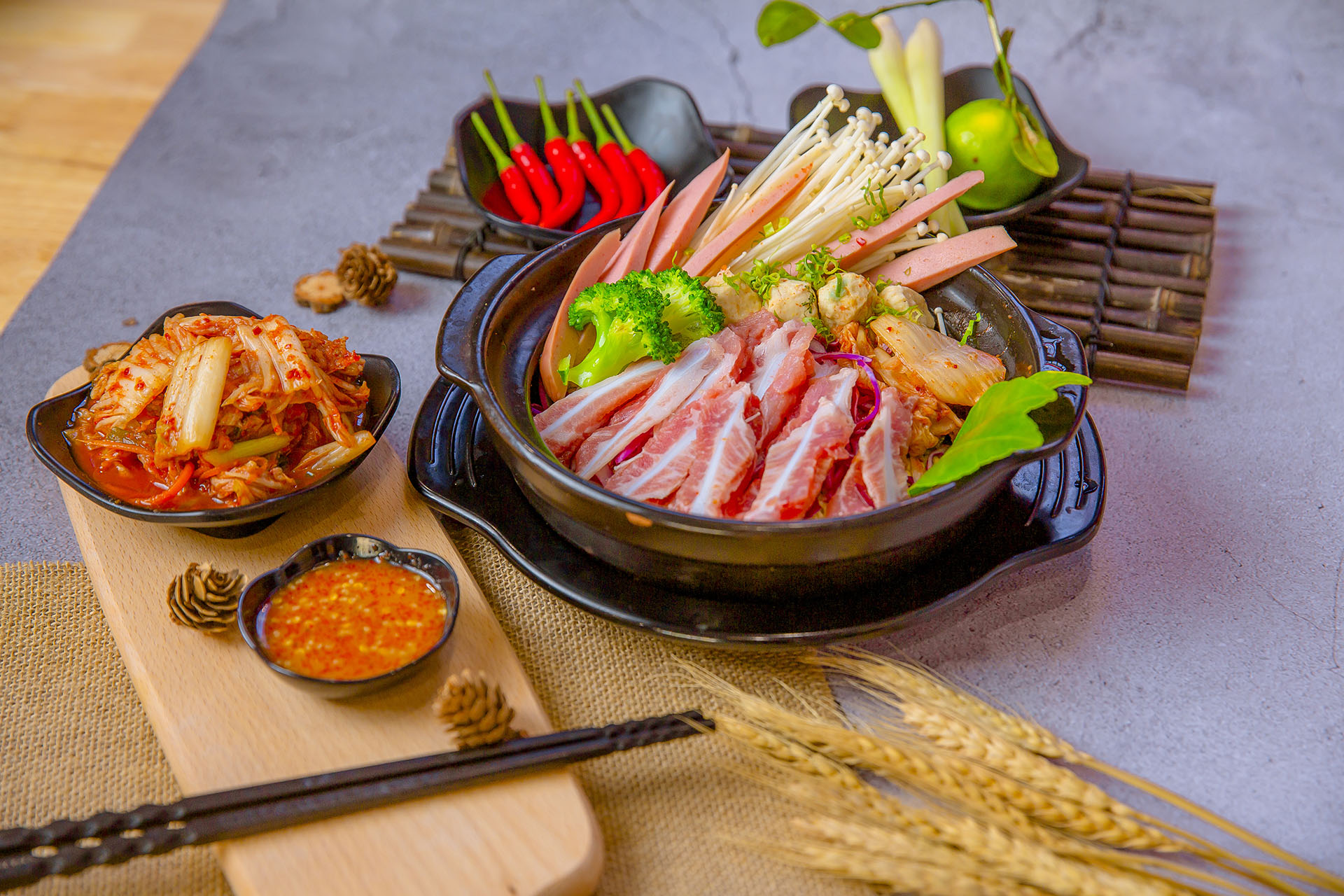 Mỳ lẩu thái sườn sụn